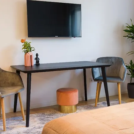 Sunny - Location - View Balcony