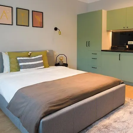 Sunny - Location - View Balcony 布加勒斯特