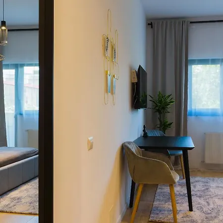 Sunny - Location - View Balcony Apartment