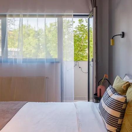 Sunny - Location - View Balcony Бухарест