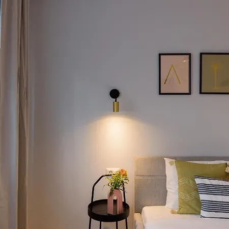 Sunny - Location - View Balcony * בוקרשט