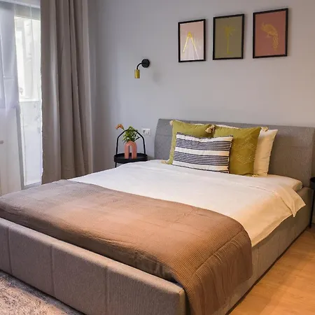 Sunny - Location - View Balcony * בוקרשט