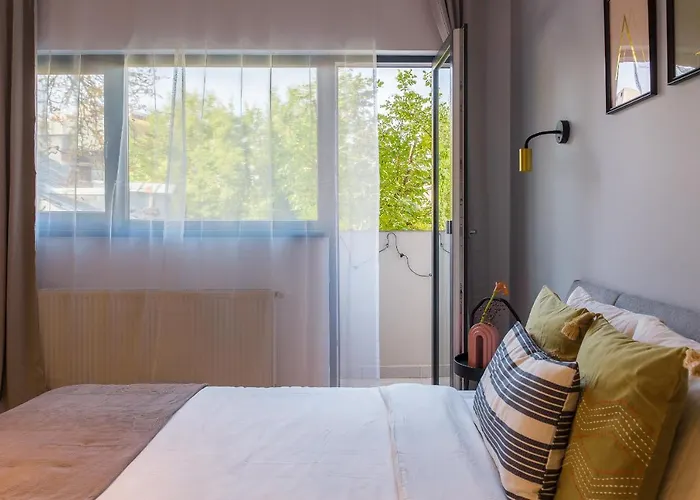 Sunny - Location - View Balcony Бухарест