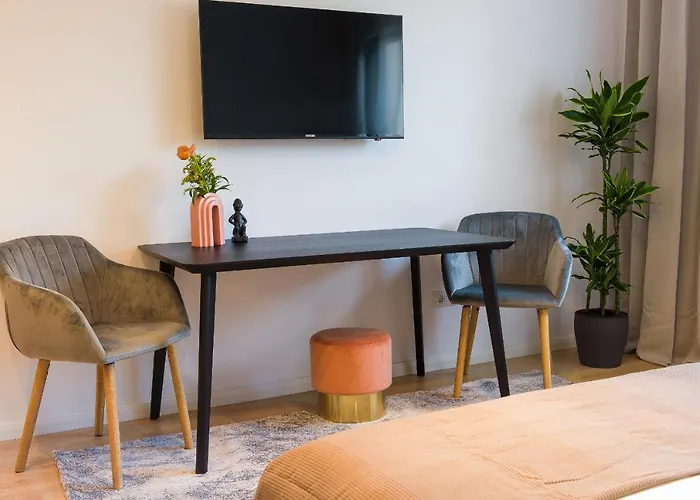 Sunny - Location - View Balcony